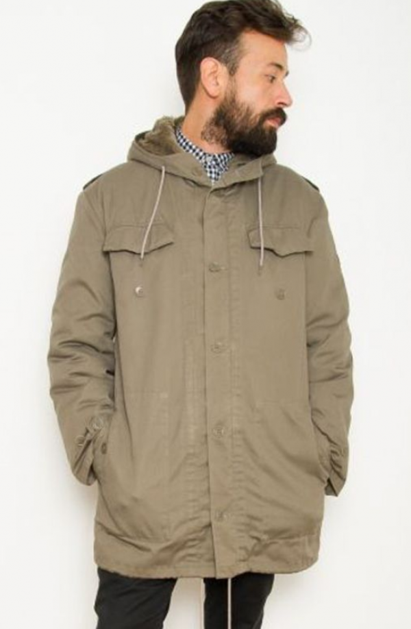 Jaket parka dengan warna khaki klasik